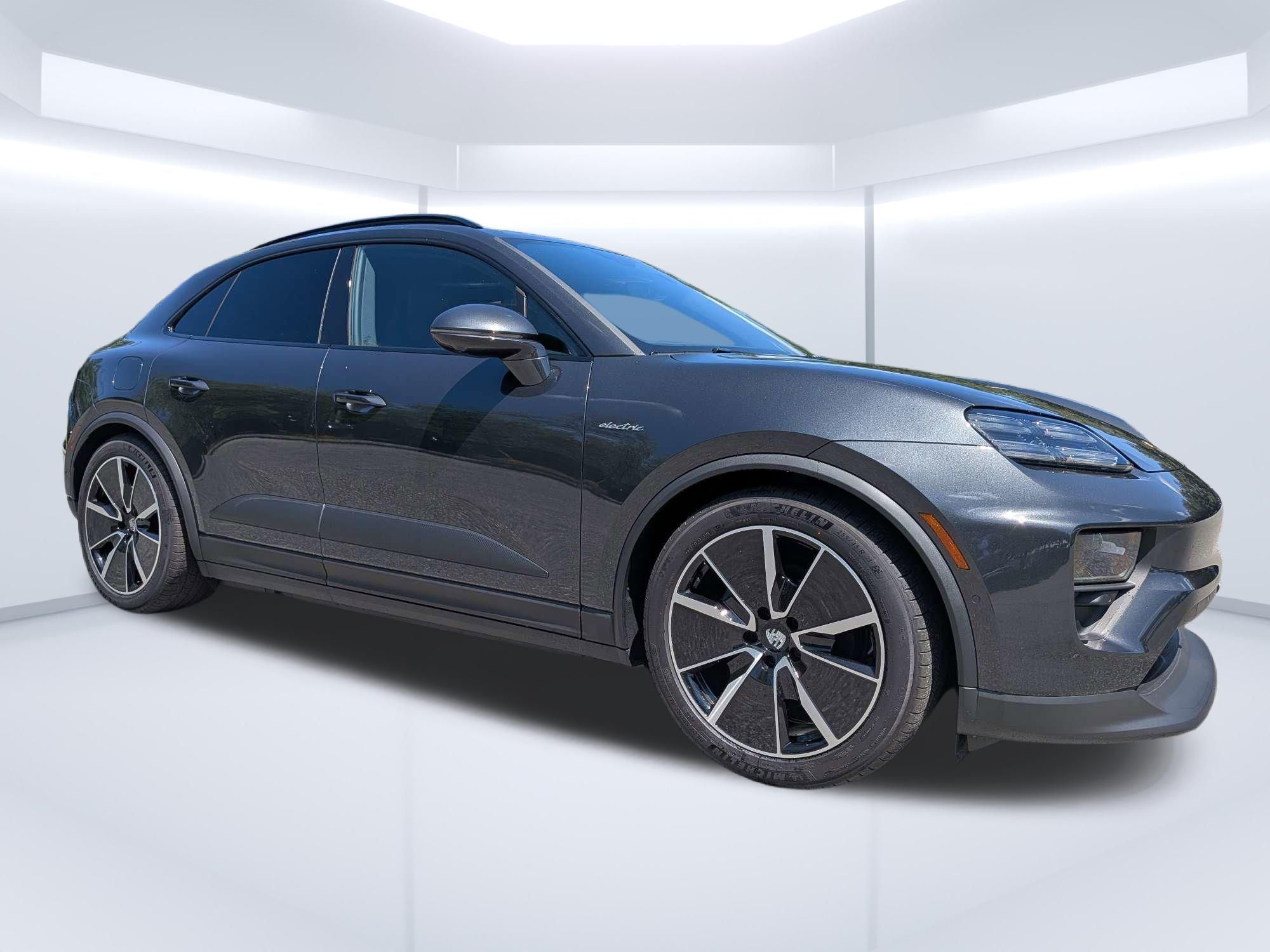 2025 Porsche Macan Macan Electric's photo