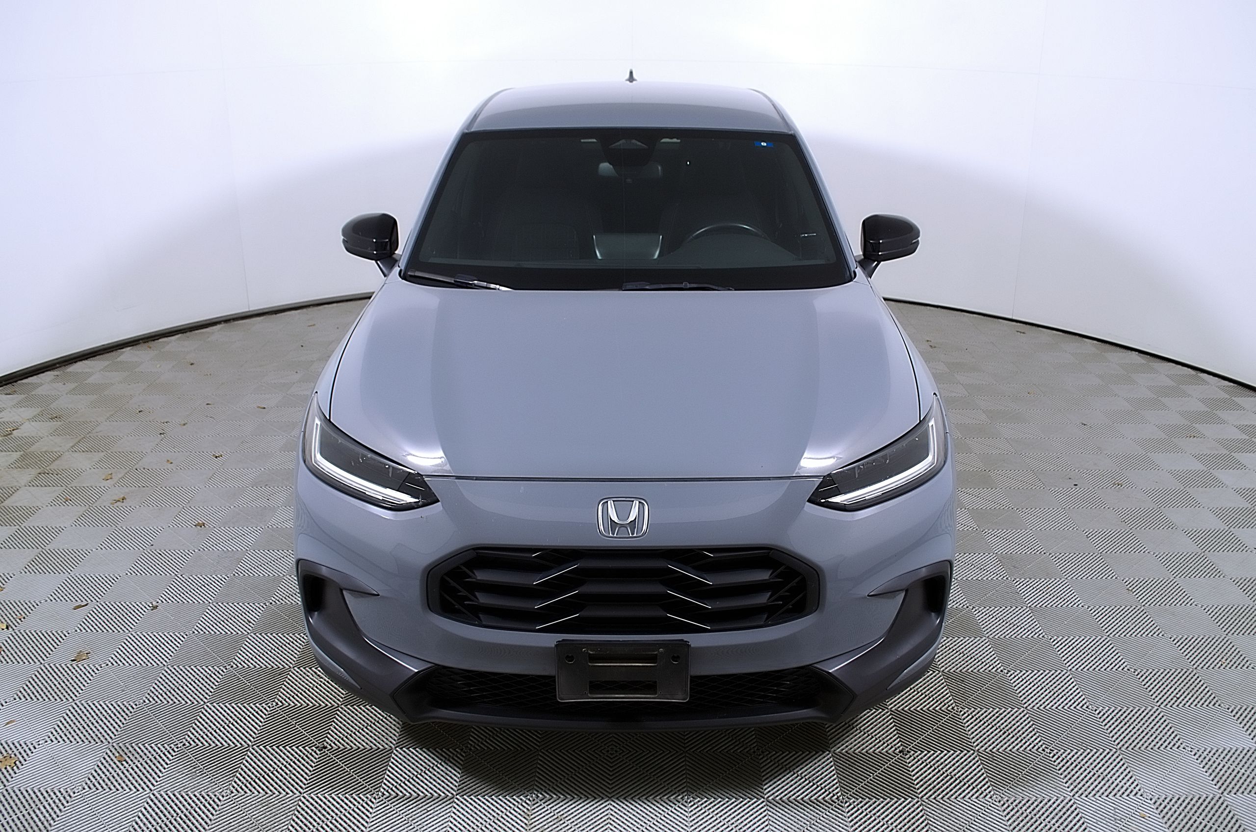 View vehicle photo 4