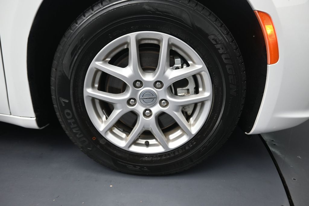 2024 Chrysler Pacifica Touring L White at Texan Dodge Chrysler Jeep Ram