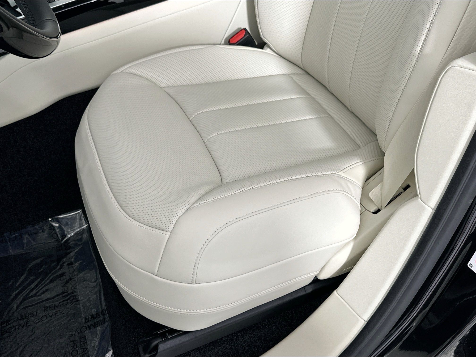 new 2026 Land Rover Range Rover Plug-In Hybrid car, priced at $133,760