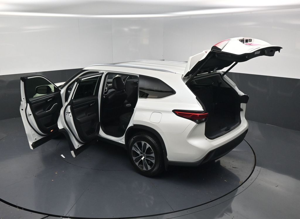 2020 Toyota Highlander XLE White at Emmons Autoplex