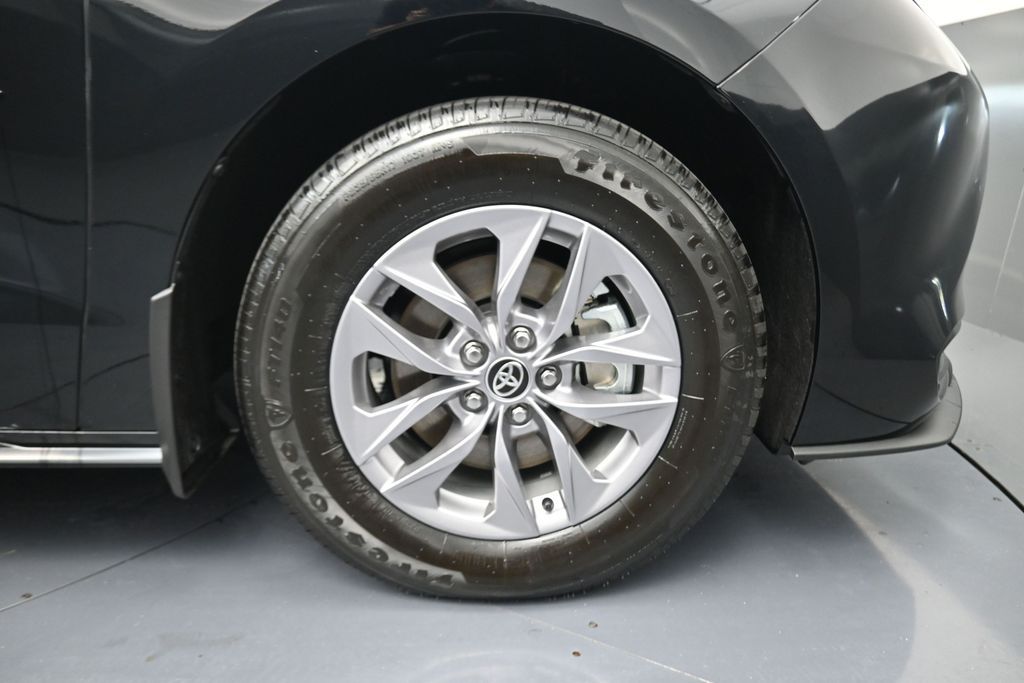 2026 Toyota Sienna XLE - 4