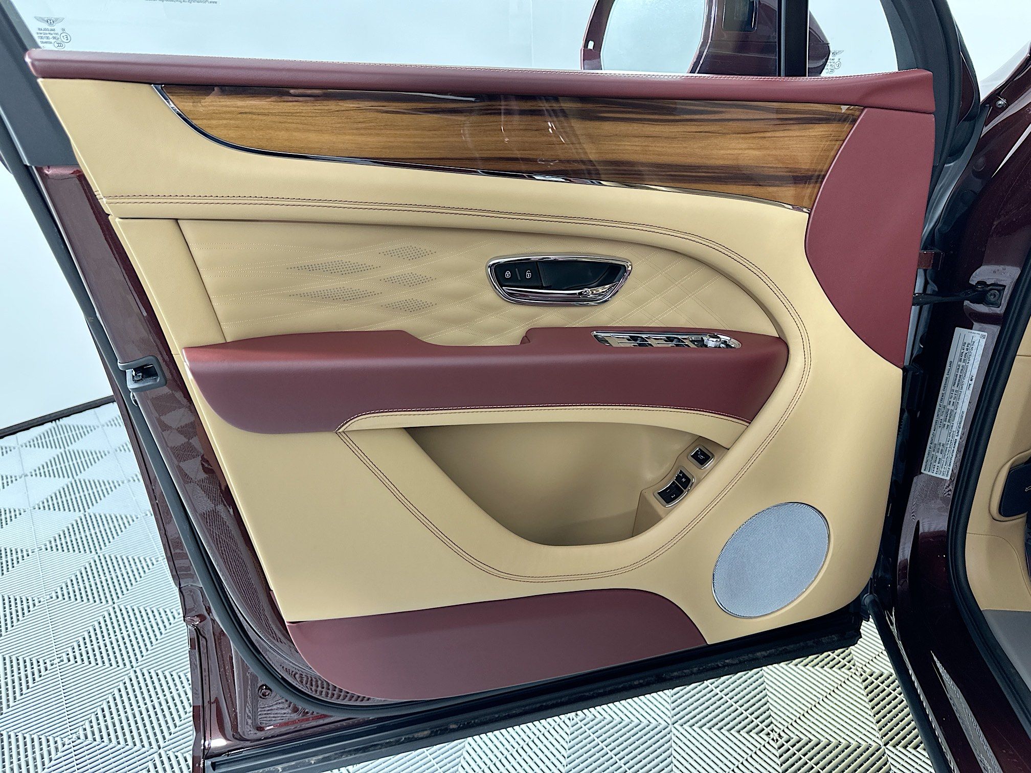 new 2025 Bentley Bentayga car