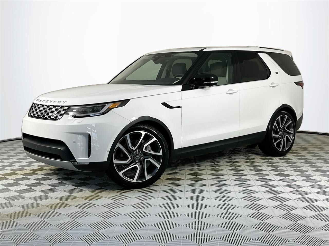 used 2025 Land Rover Discovery car, priced at $49,995