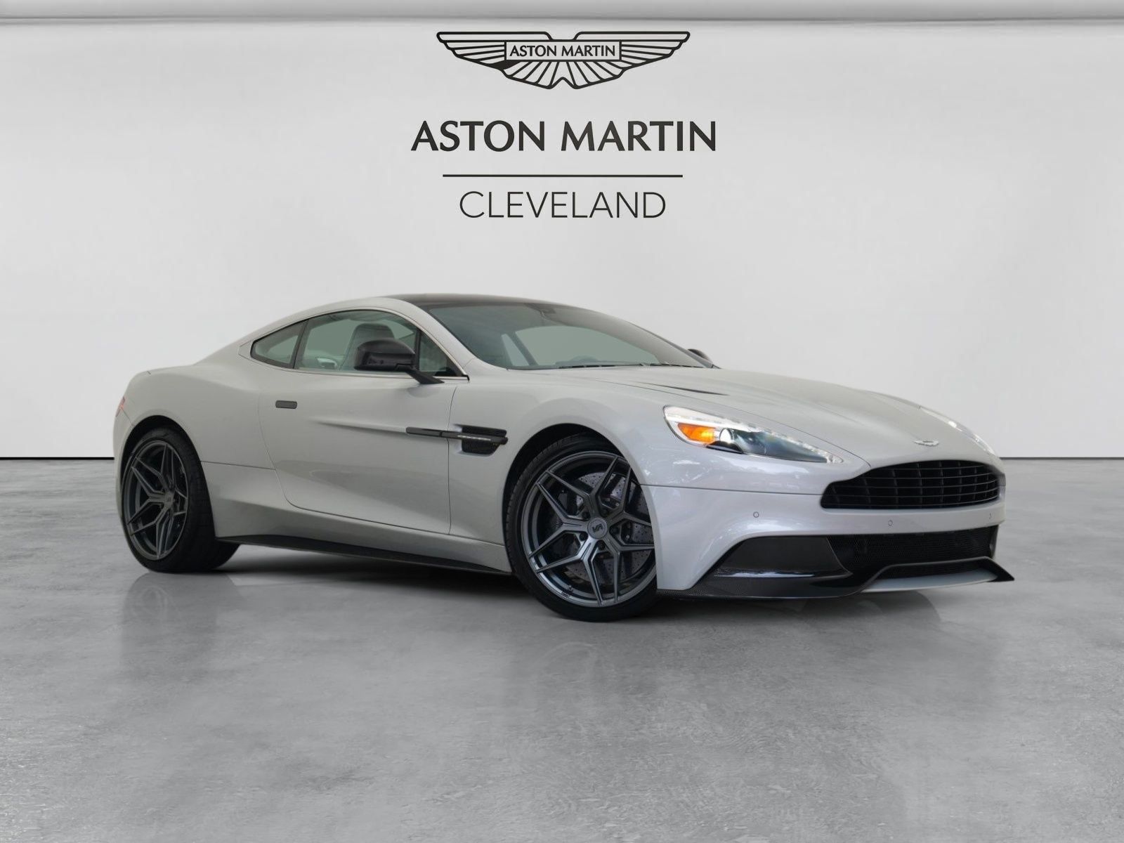 2016 Aston Martin Vanquish Coupe RWD
