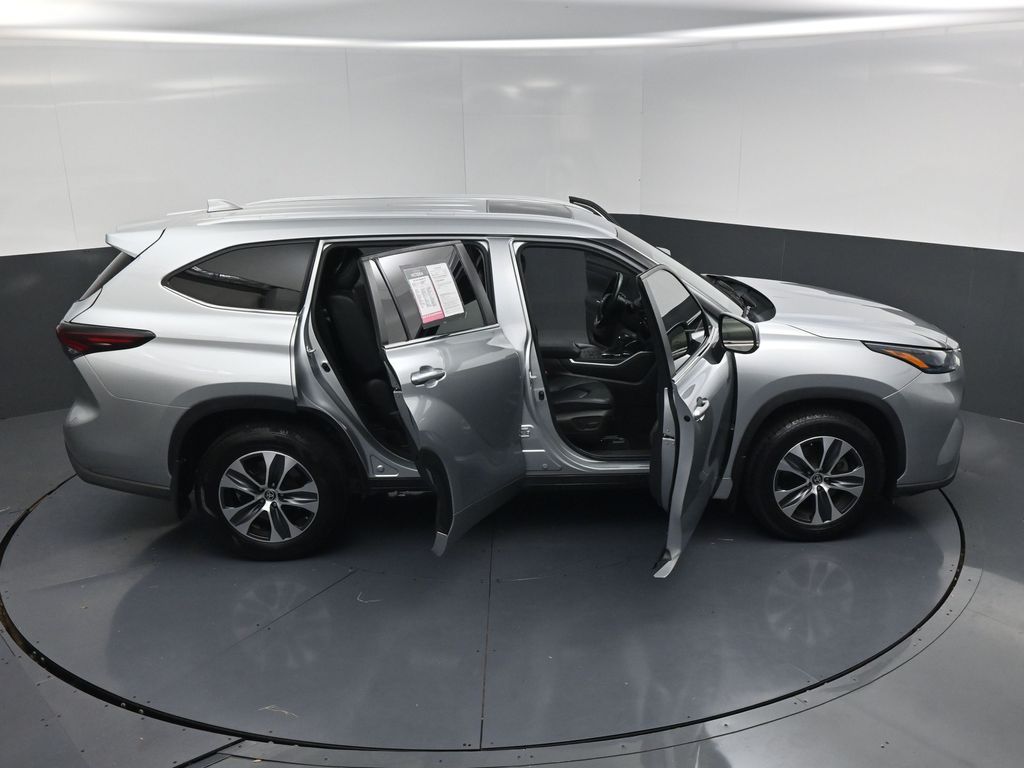 2024 Toyota Highlander XLE Silver at Gullo Toyota