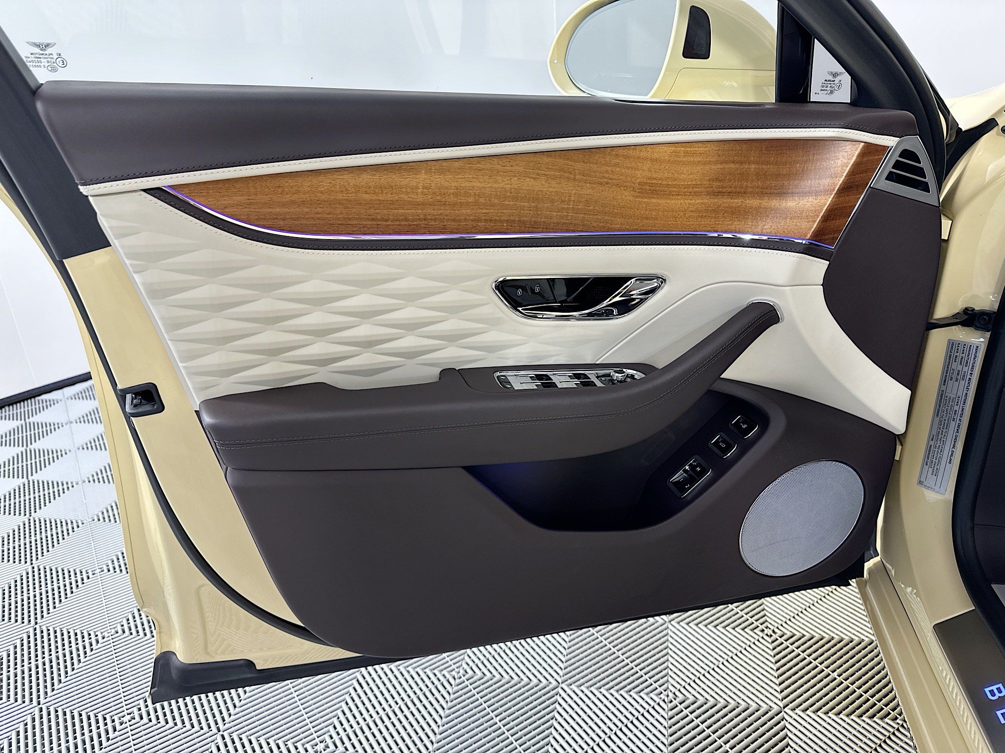 used 2023 Bentley Flying Spur Hybrid car, priced at $198,998