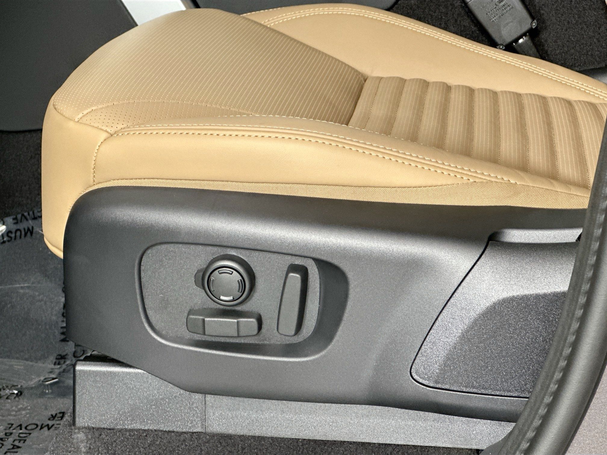 new 2026 Land Rover Discovery car, priced at $87,330