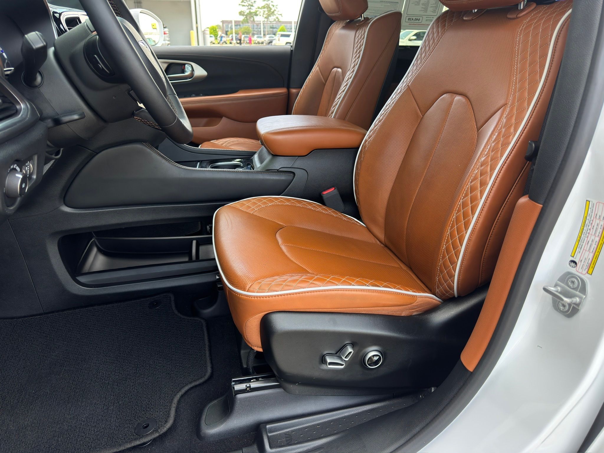 2024 Chrysler Pacifica Pinnacle White at Community Honda