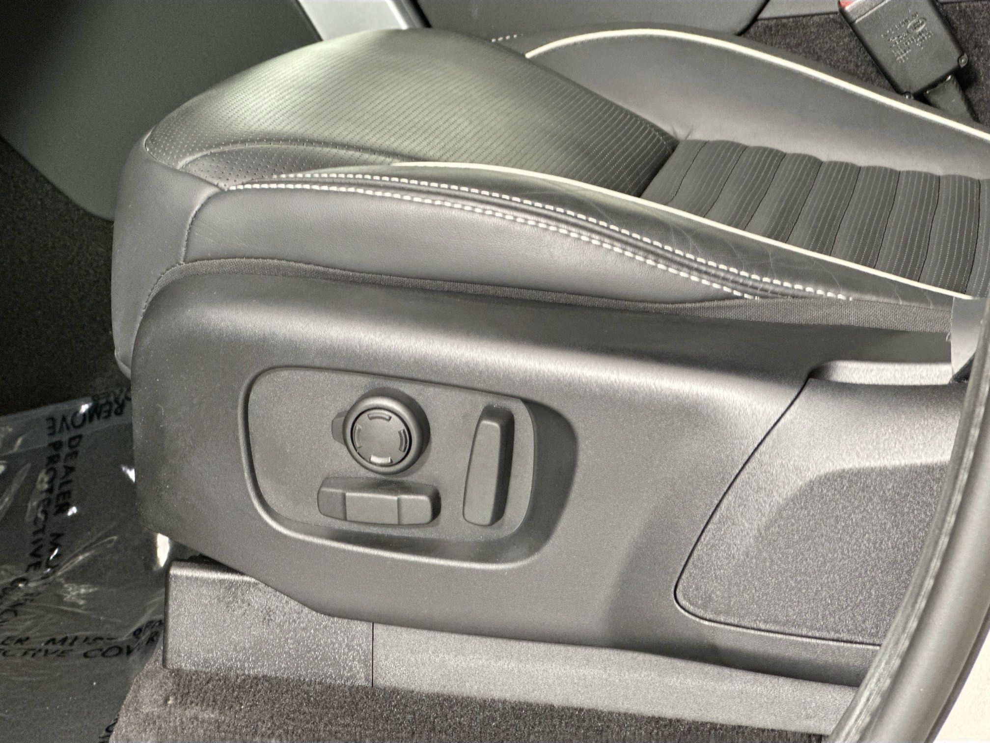 used 2024 Land Rover Discovery car, priced at $60,998