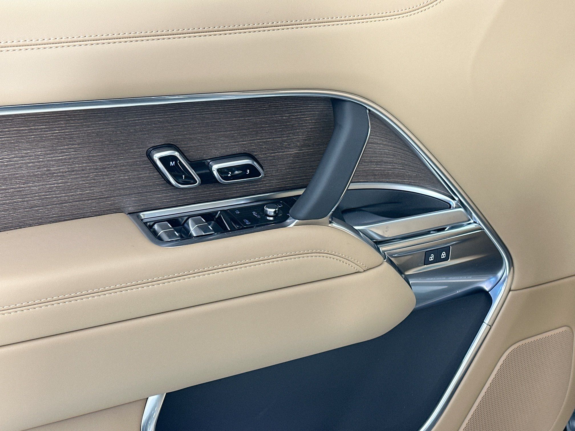 new 2026 Land Rover Range Rover Plug-In Hybrid car, priced at $134,950