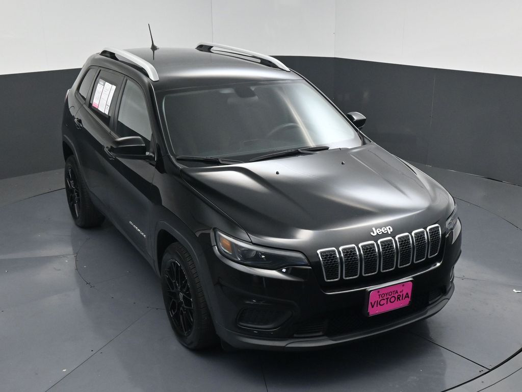 2020 Jeep Cherokee Latitude Black at DeMontrond Auto Country