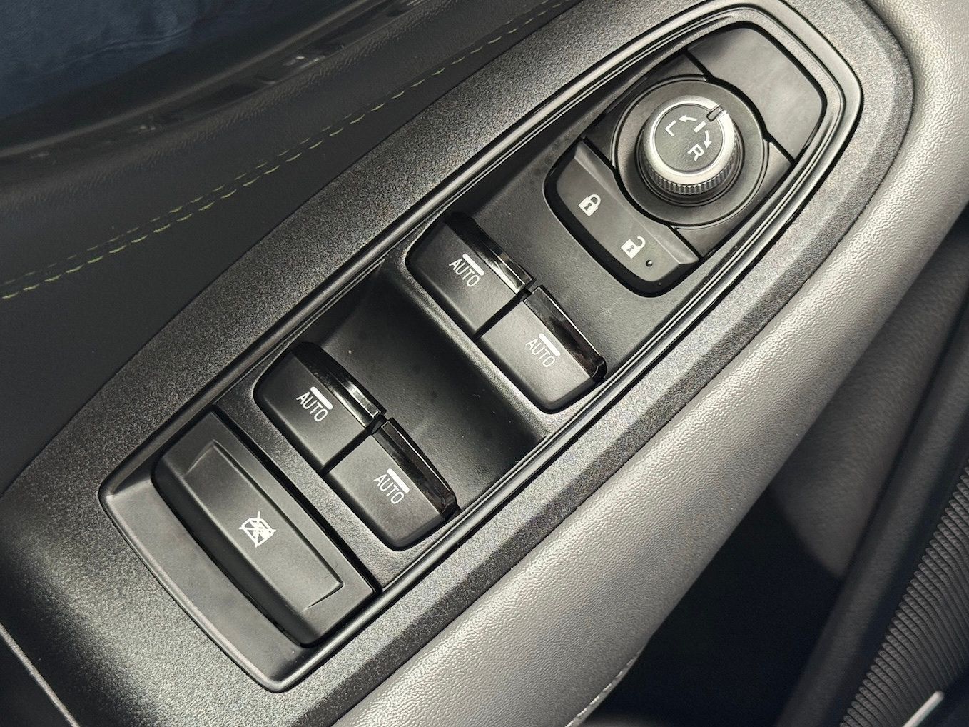2025 Subaru Outback Onyx Edition White at Gullo Toyota