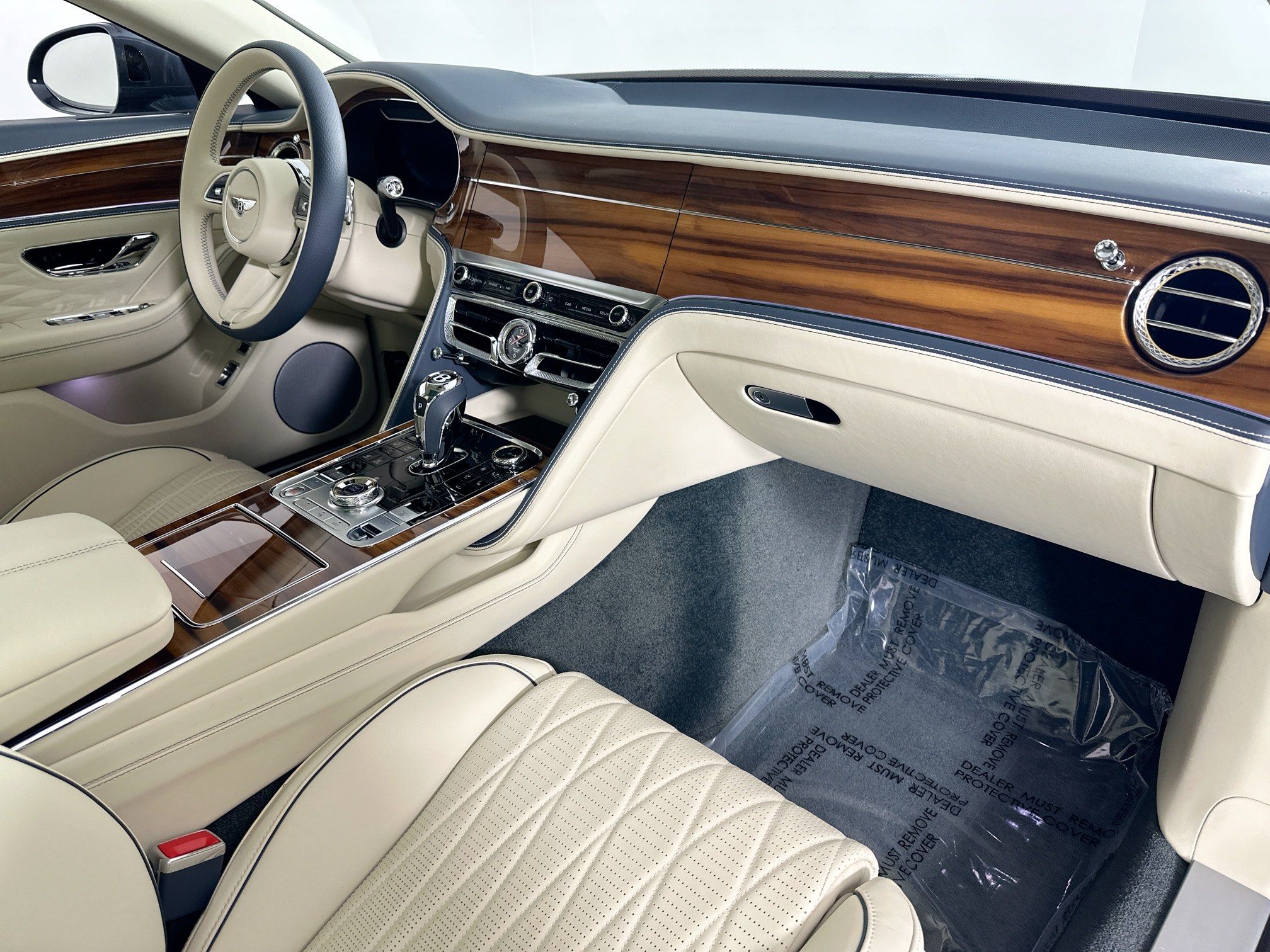 used 2022 Bentley Flying Spur Hybrid car, priced at $189,998