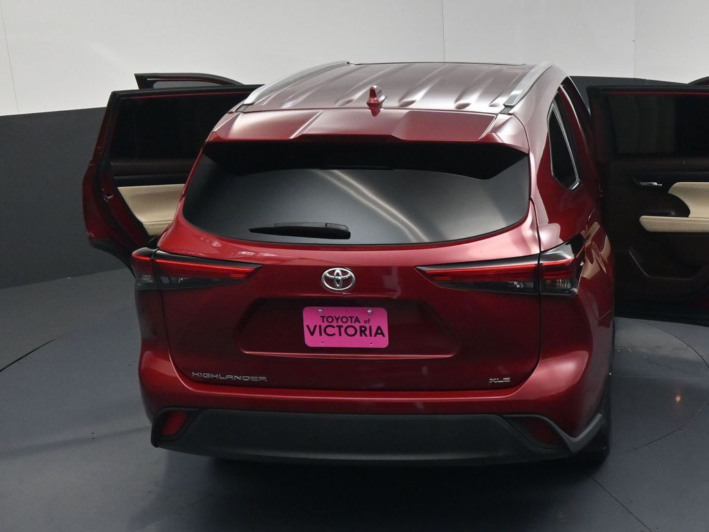 2022 Toyota Highlander XLE Red at Emmons Autoplex