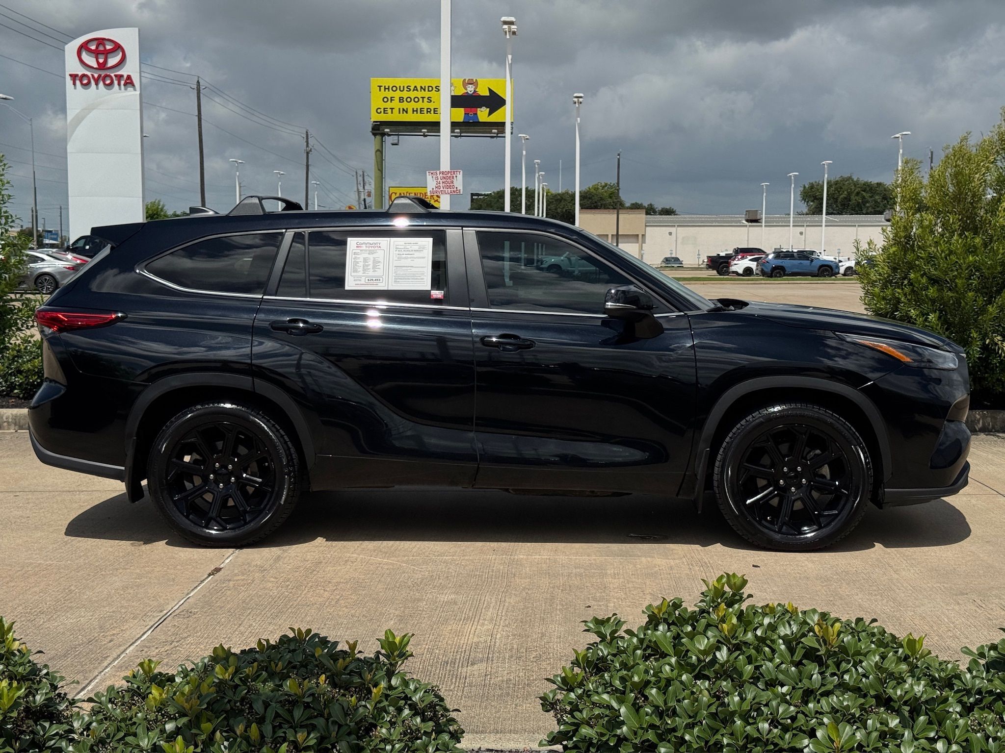 2023 Toyota Highlander LE Black at North Houston Mitsubishi