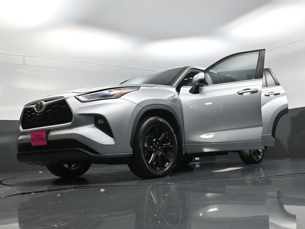 2023 Toyota Highlander LE Silver at Bayway Cadillac Southwest