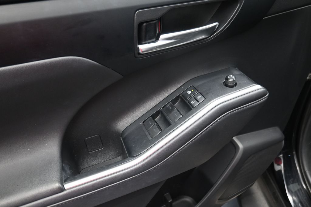 2020 Toyota Highlander XLE Black at Emmons Autoplex