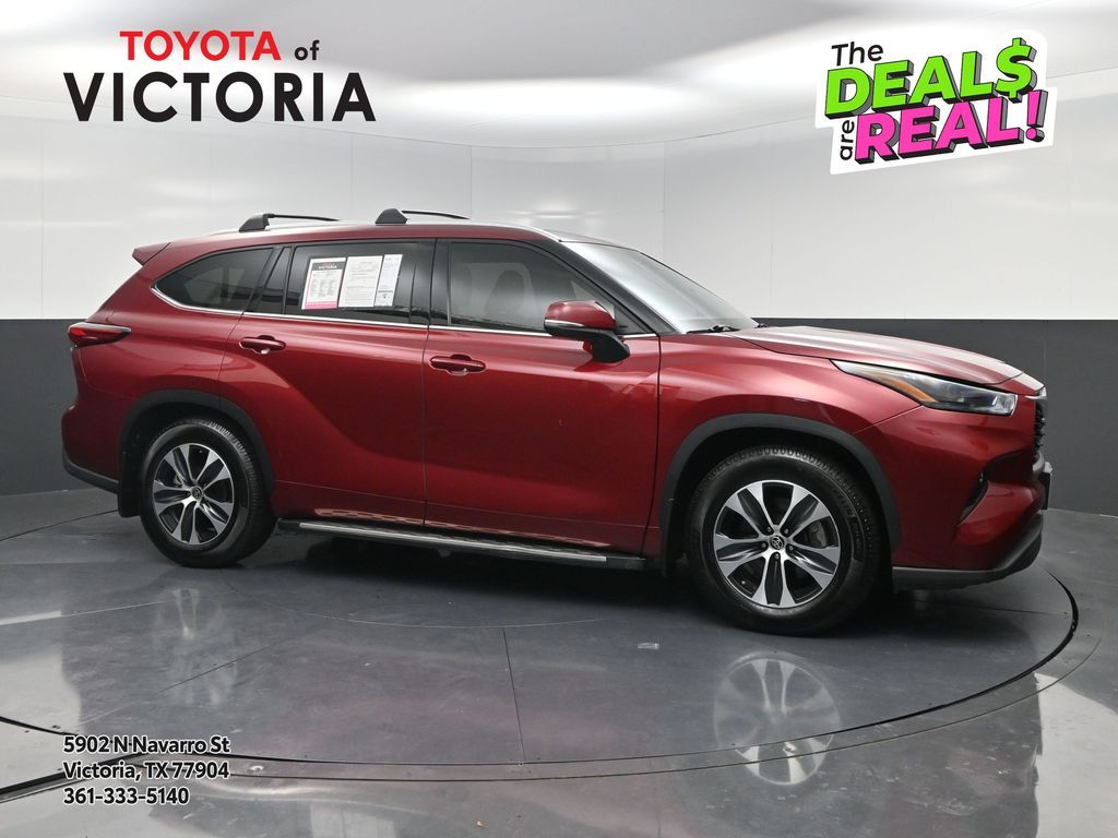 2022 Toyota Highlander XLE Red at Victoria Chrysler Dodge Jeep Ram
