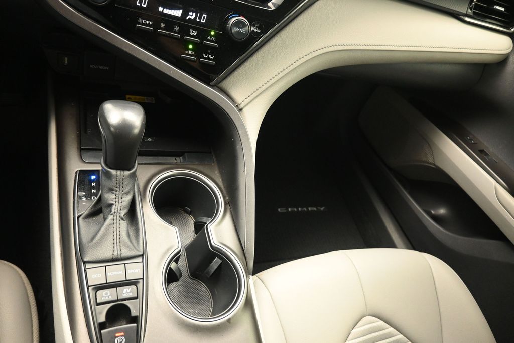 2023 Toyota Camry Hybrid SE - 9