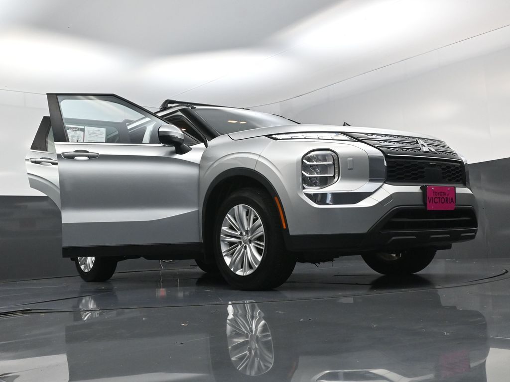 2022 Mitsubishi Outlander ES Silver at Emmons Autoplex