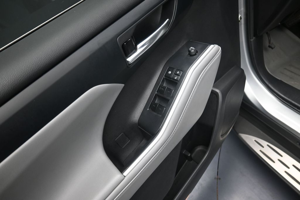 2022 Toyota Highlander XLE Silver at Don McGill Toyota