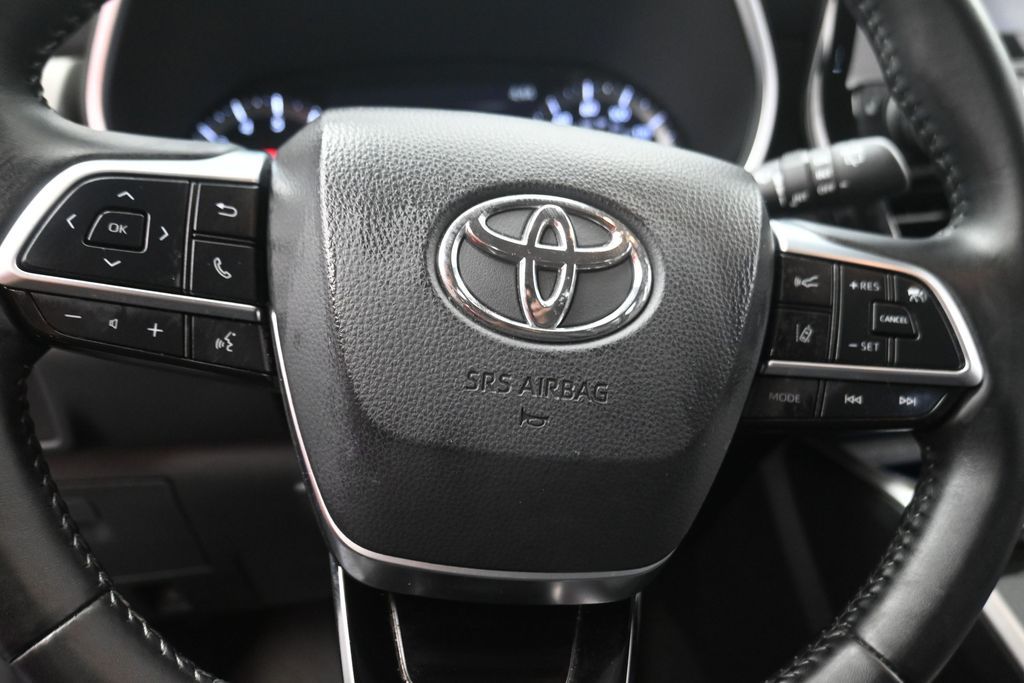 2020 Toyota Highlander XLE Black at Emmons Autoplex