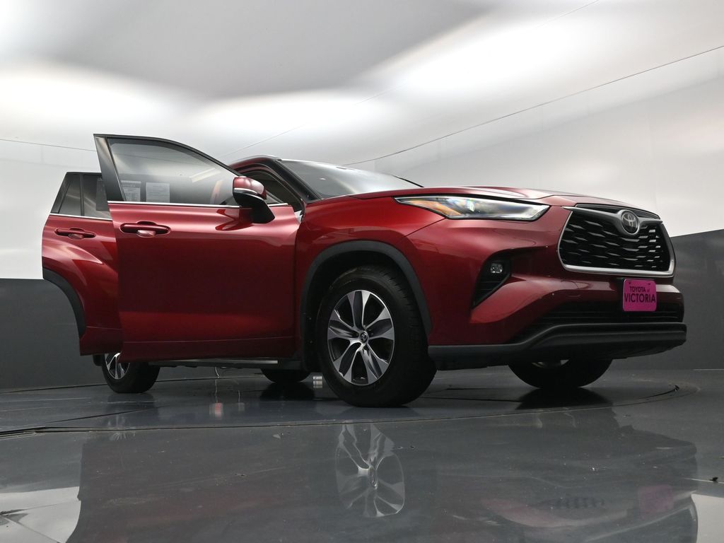 2022 Toyota Highlander XLE Red at Emmons Autoplex