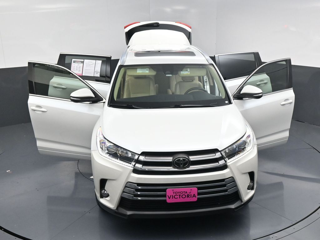 2018 Toyota Highlander Limited White at Toyota of Victoria