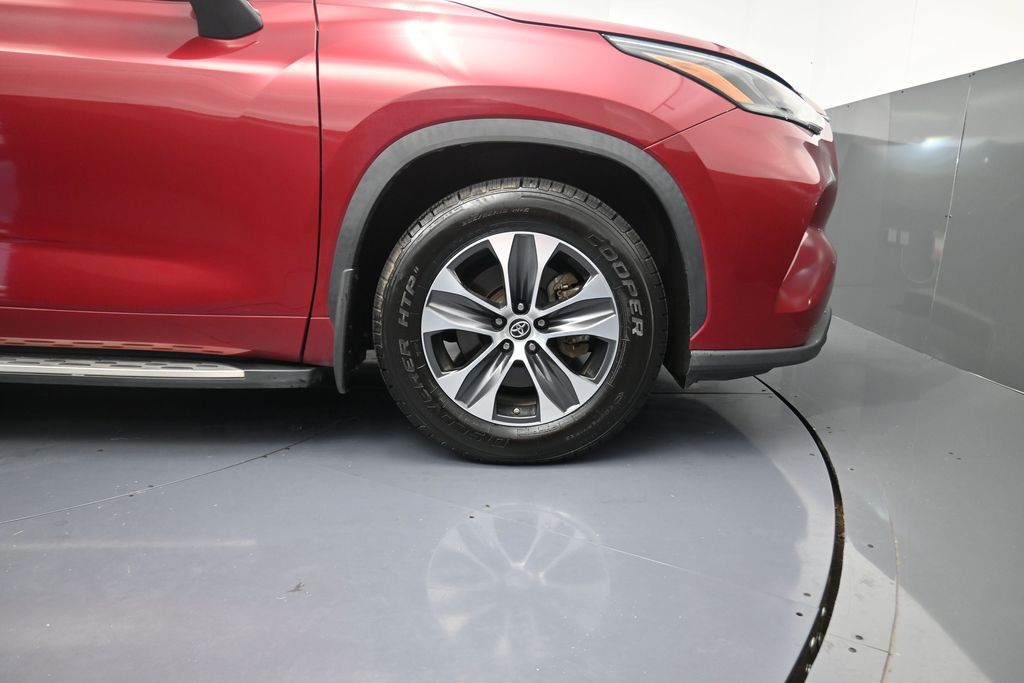 2022 Toyota Highlander XLE Red at Emmons Autoplex