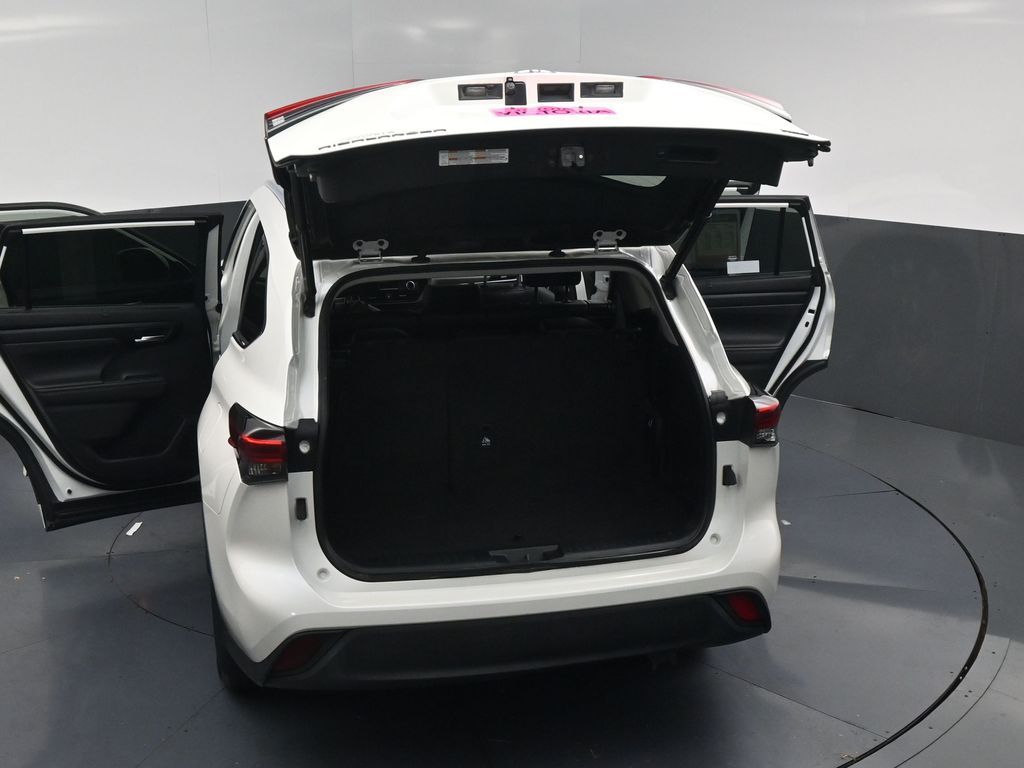 2020 Toyota Highlander XLE White at Emmons Autoplex