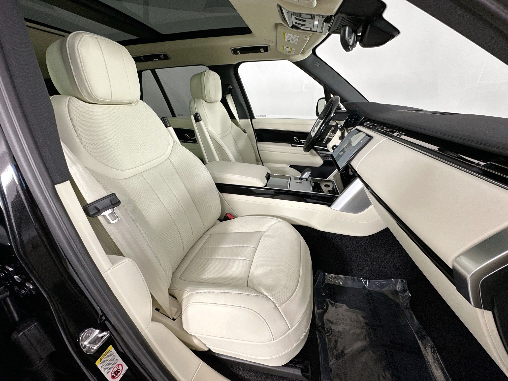 new 2026 Land Rover Range Rover Plug-In Hybrid car, priced at $133,760