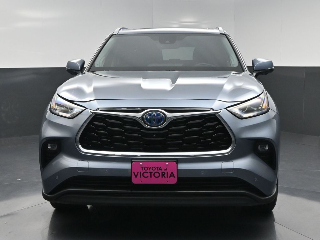 2024 Toyota Highlander Hybrid Limited  at Toyota of Victoria