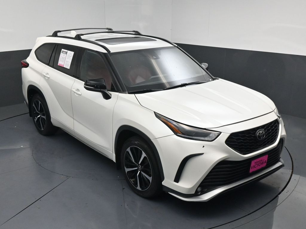 2021 Toyota Highlander XSE White at Toyota of Victoria