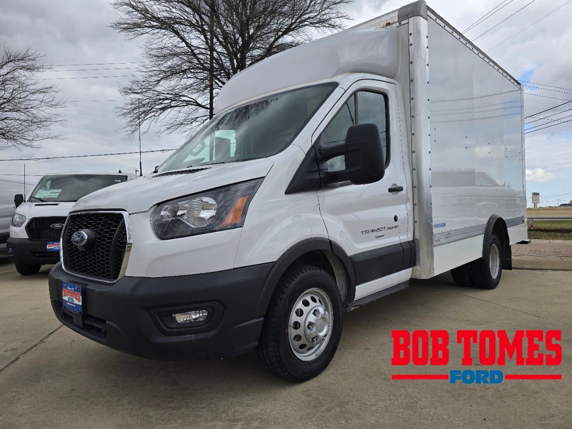 Oxford White 2025 Ford Transit Chassis Van Rear-Wheel Drive