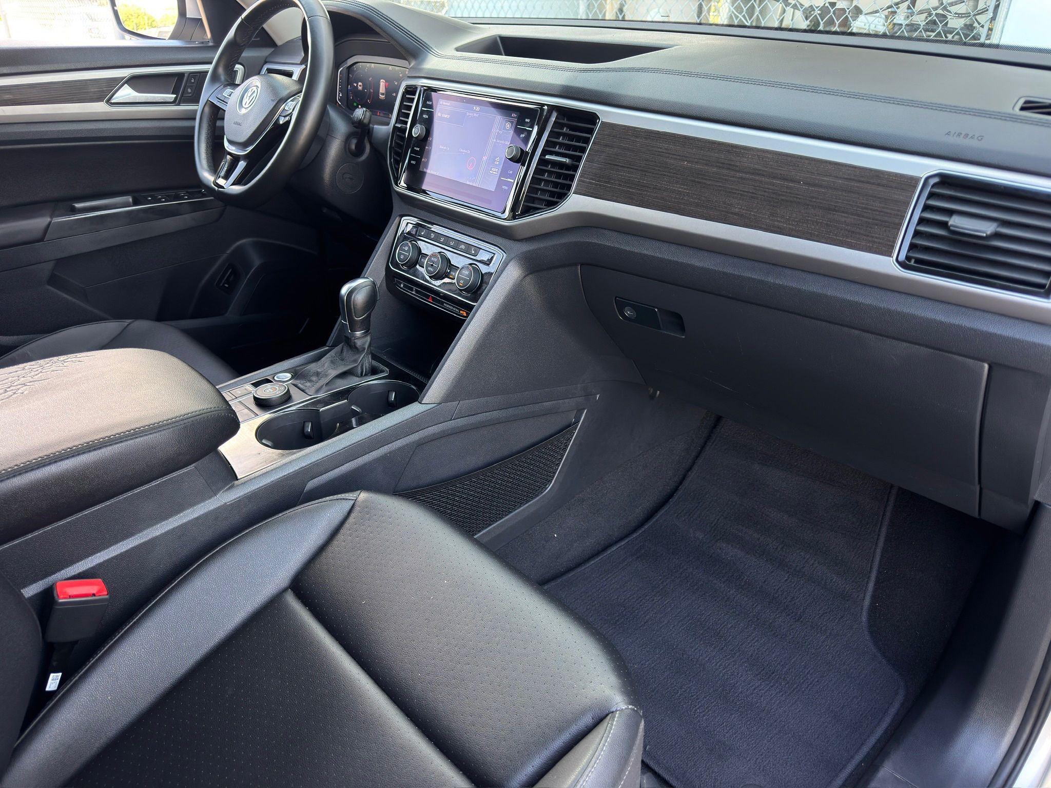 2019 Volkswagen Atlas SEL Silver at Community Kia