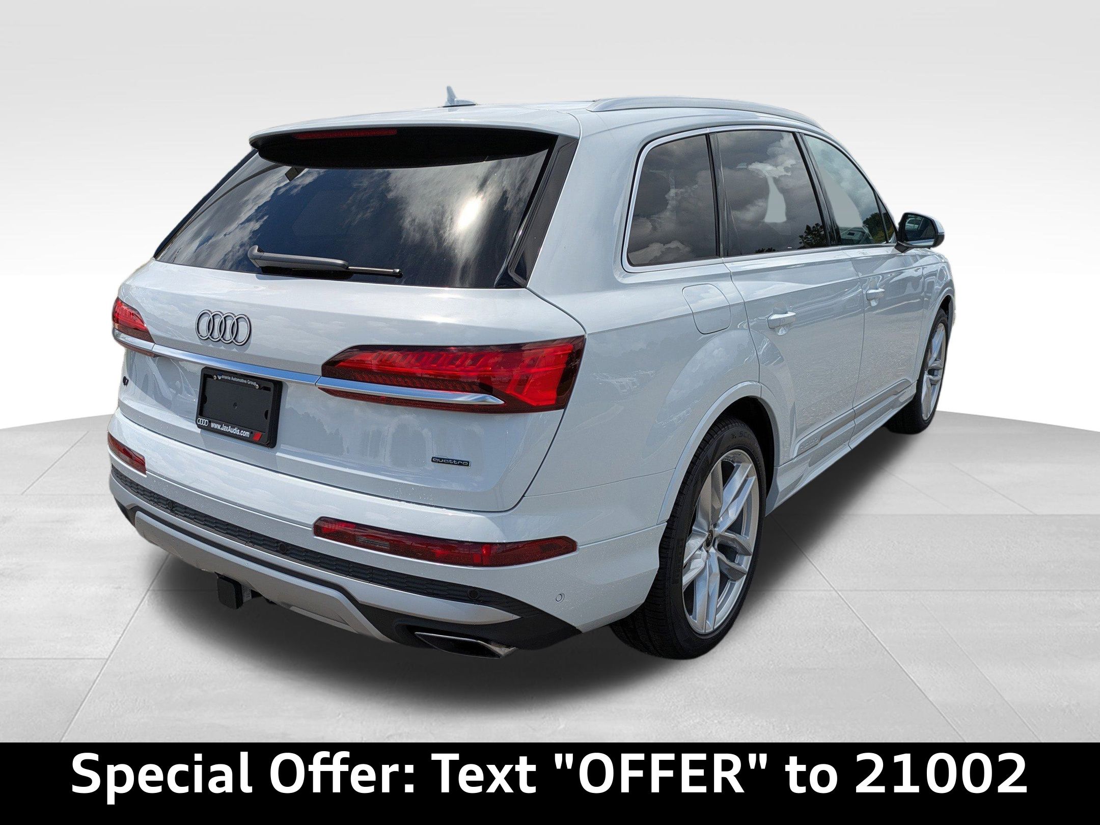 2025 Audi Q7 55 Premium Plus photo 3
