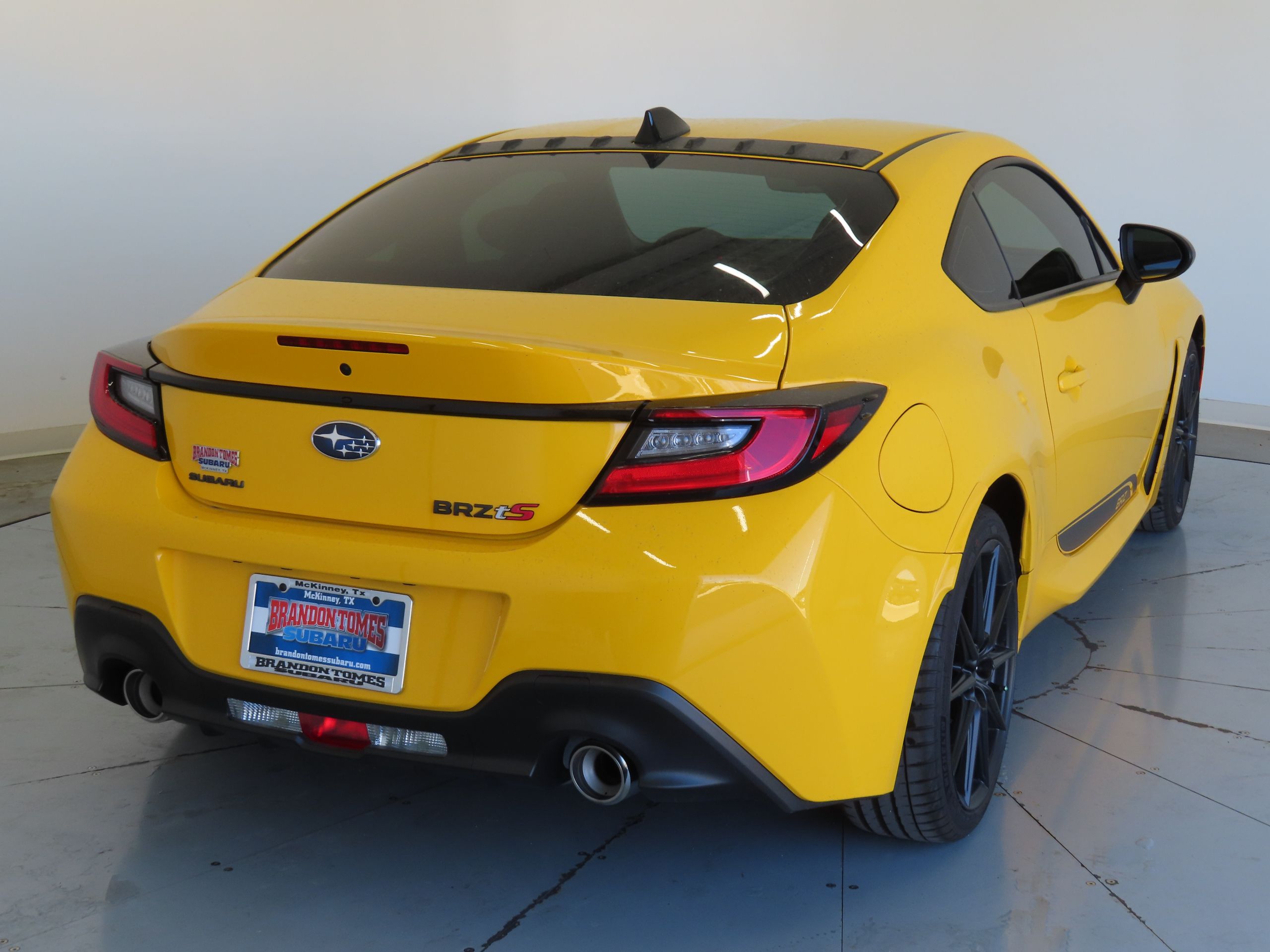 View vehicle photo 3