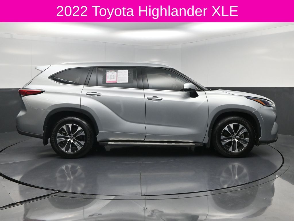 2022 Toyota Highlander XLE Silver at Don McGill Toyota