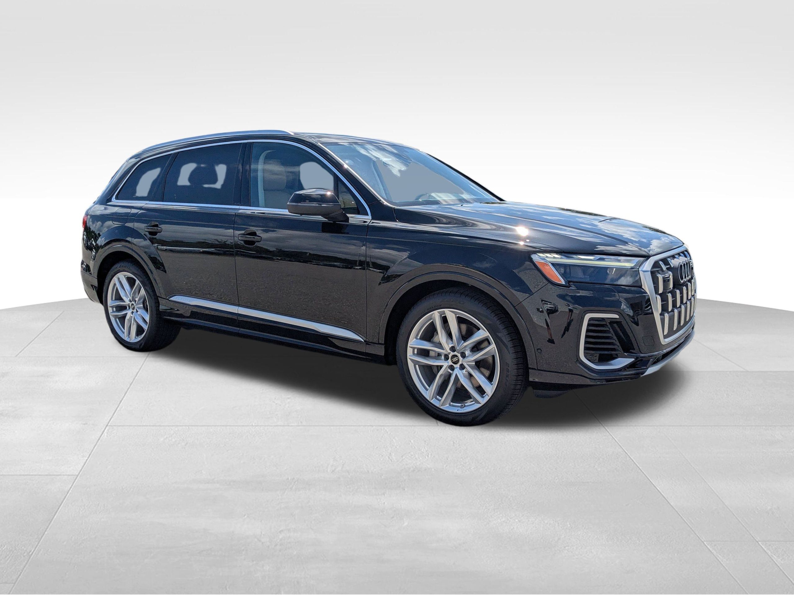 2025 Audi Q7 55 Premium Plus photo 2