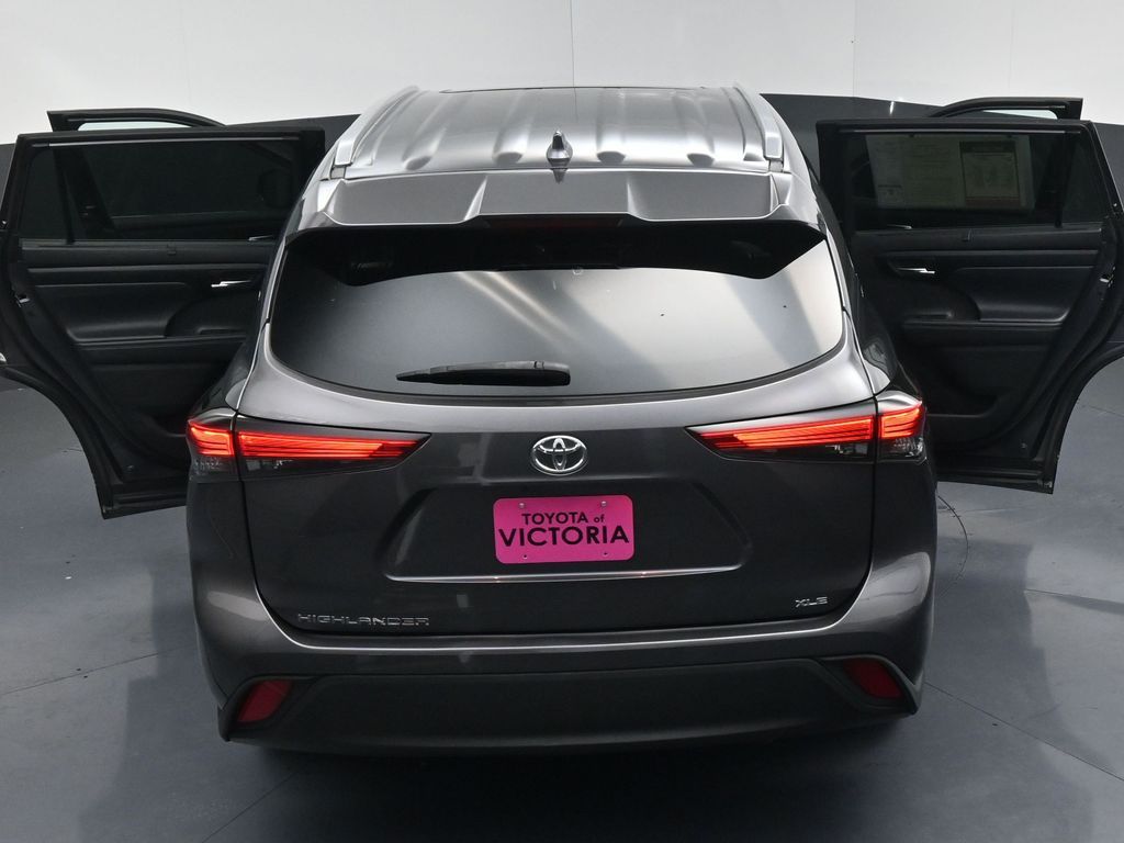 2022 Toyota Highlander XLE Gray at Gullo Toyota