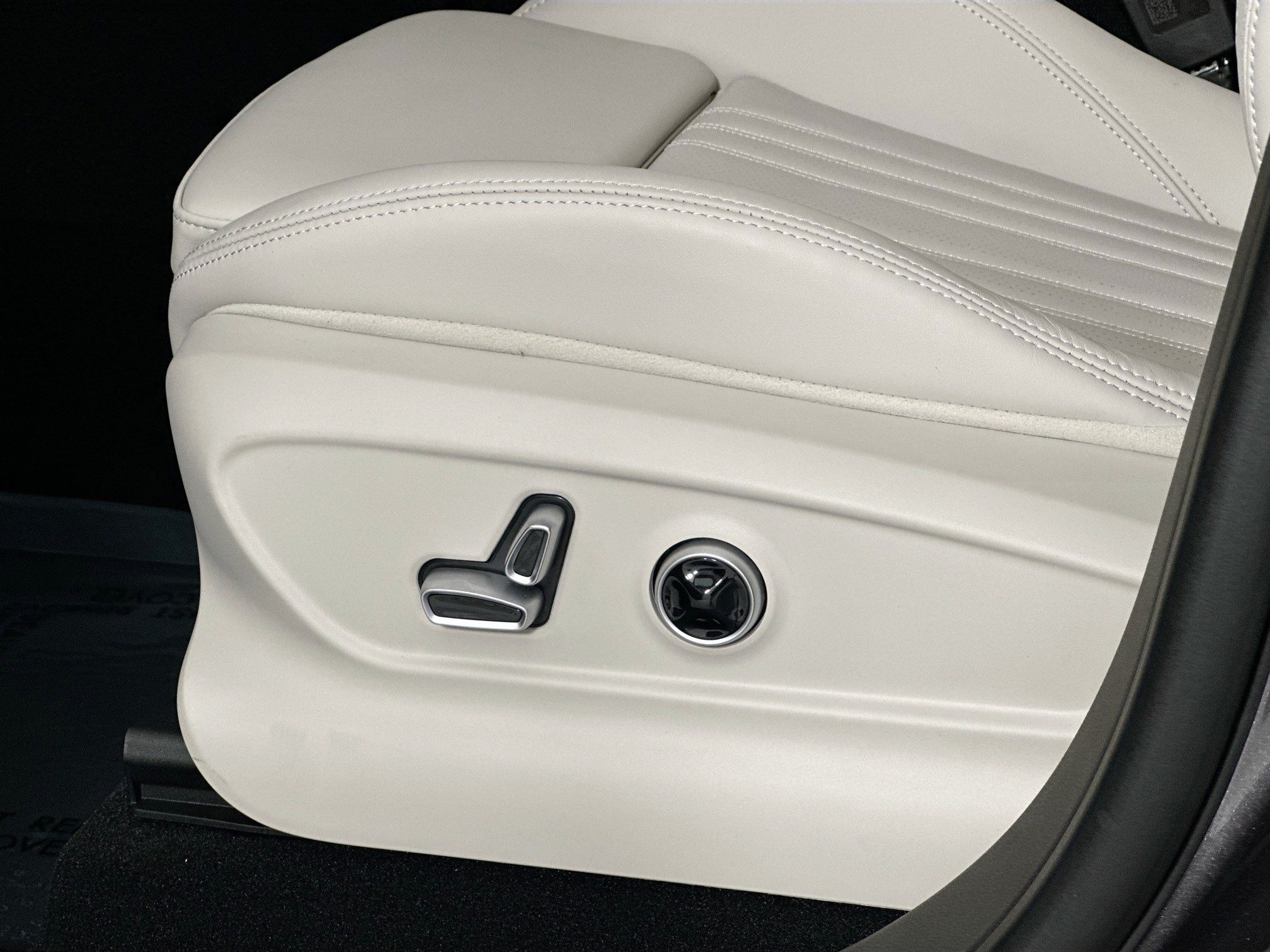 new 2026 Maserati Grecale car, priced at $94,765