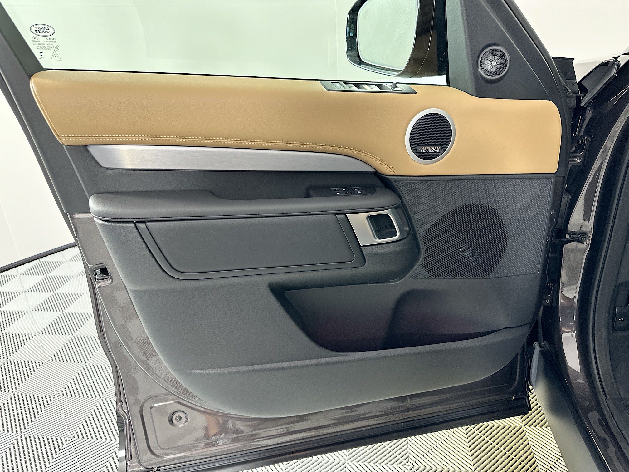 new 2026 Land Rover Discovery car, priced at $87,330