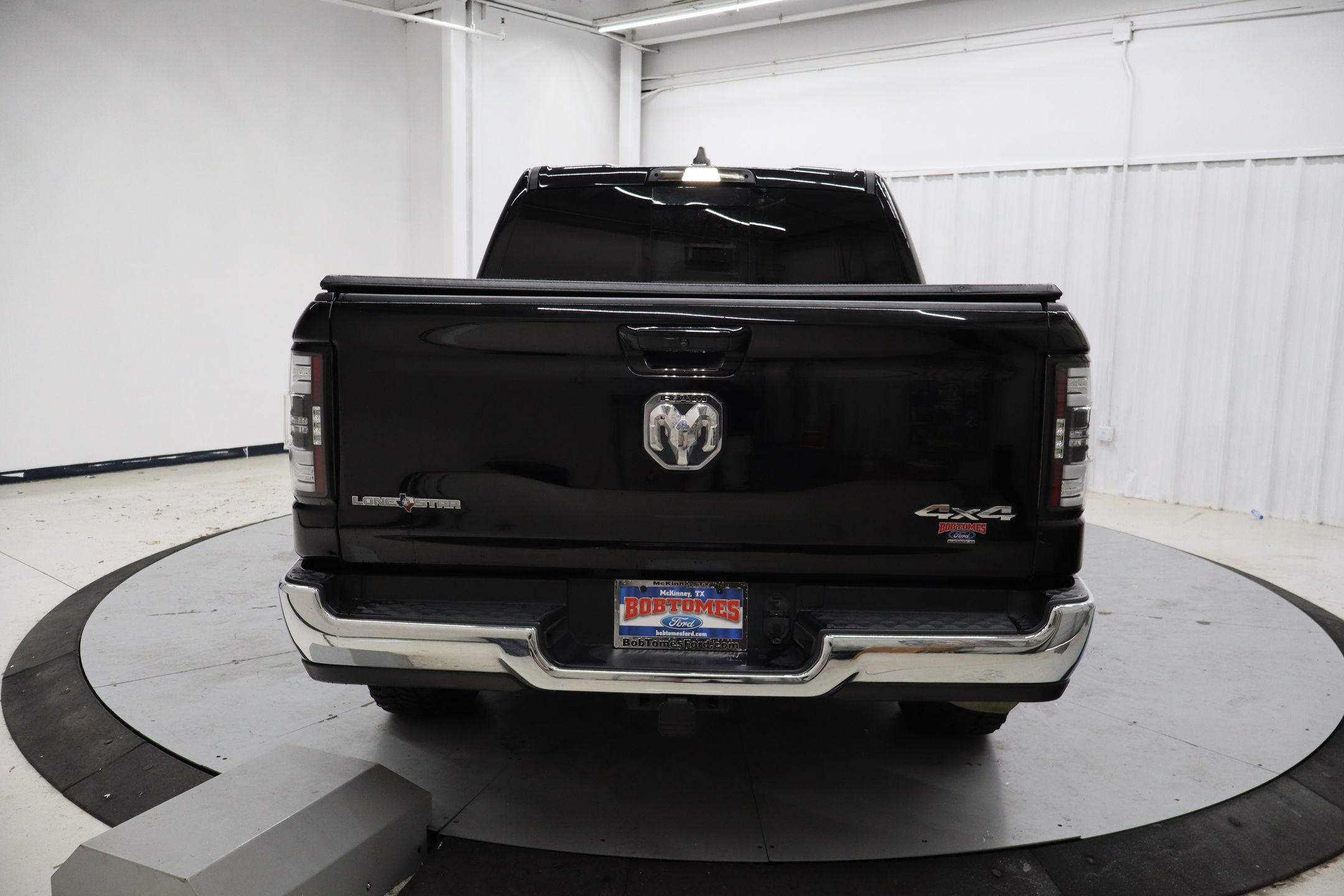 View vehicle photo 4