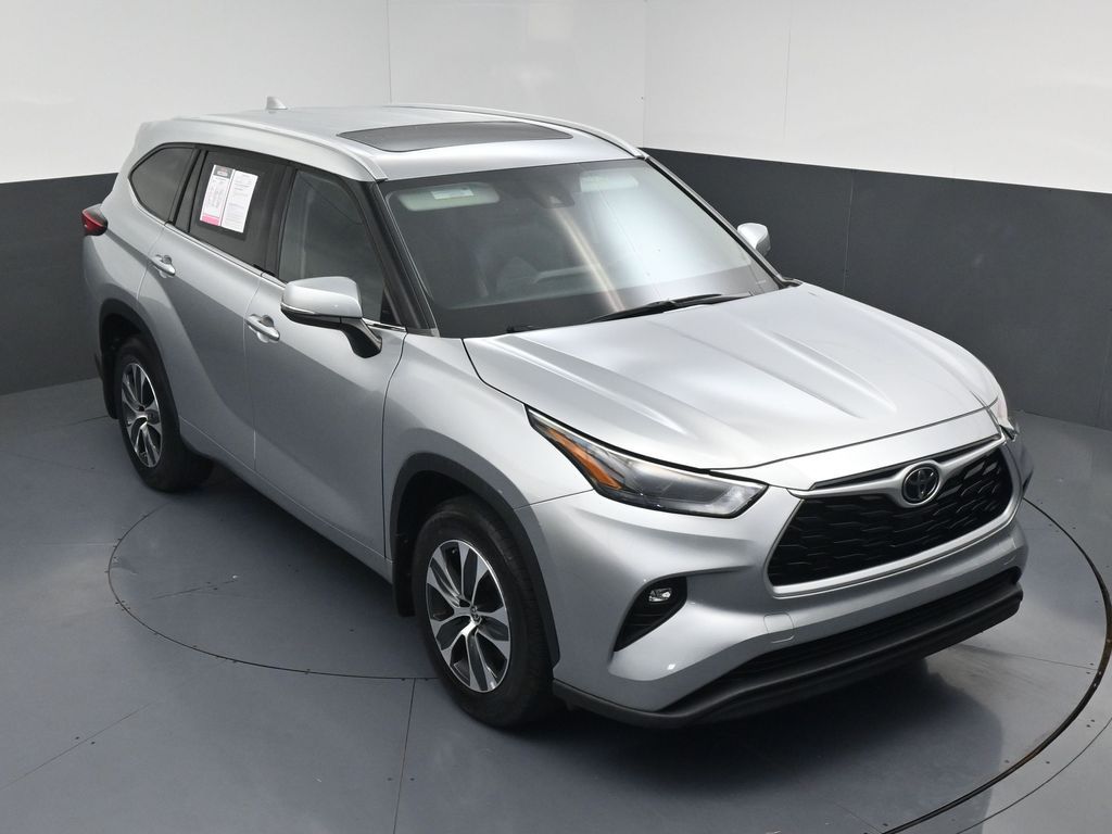 2022 Toyota Highlander XLE Silver at Don McGill Toyota