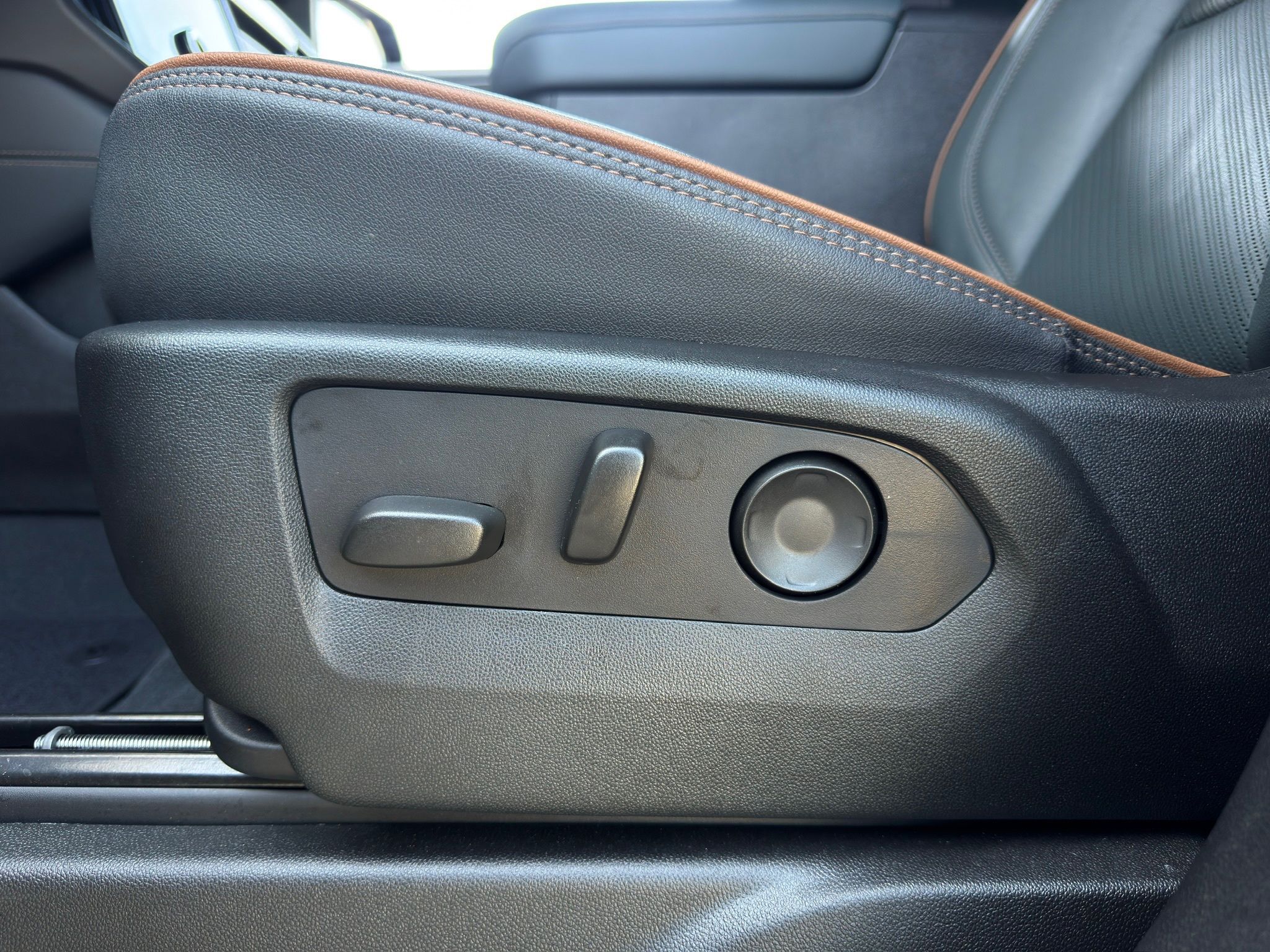 2025 GMC Yukon AT4 Black at Big Star Buick GMC