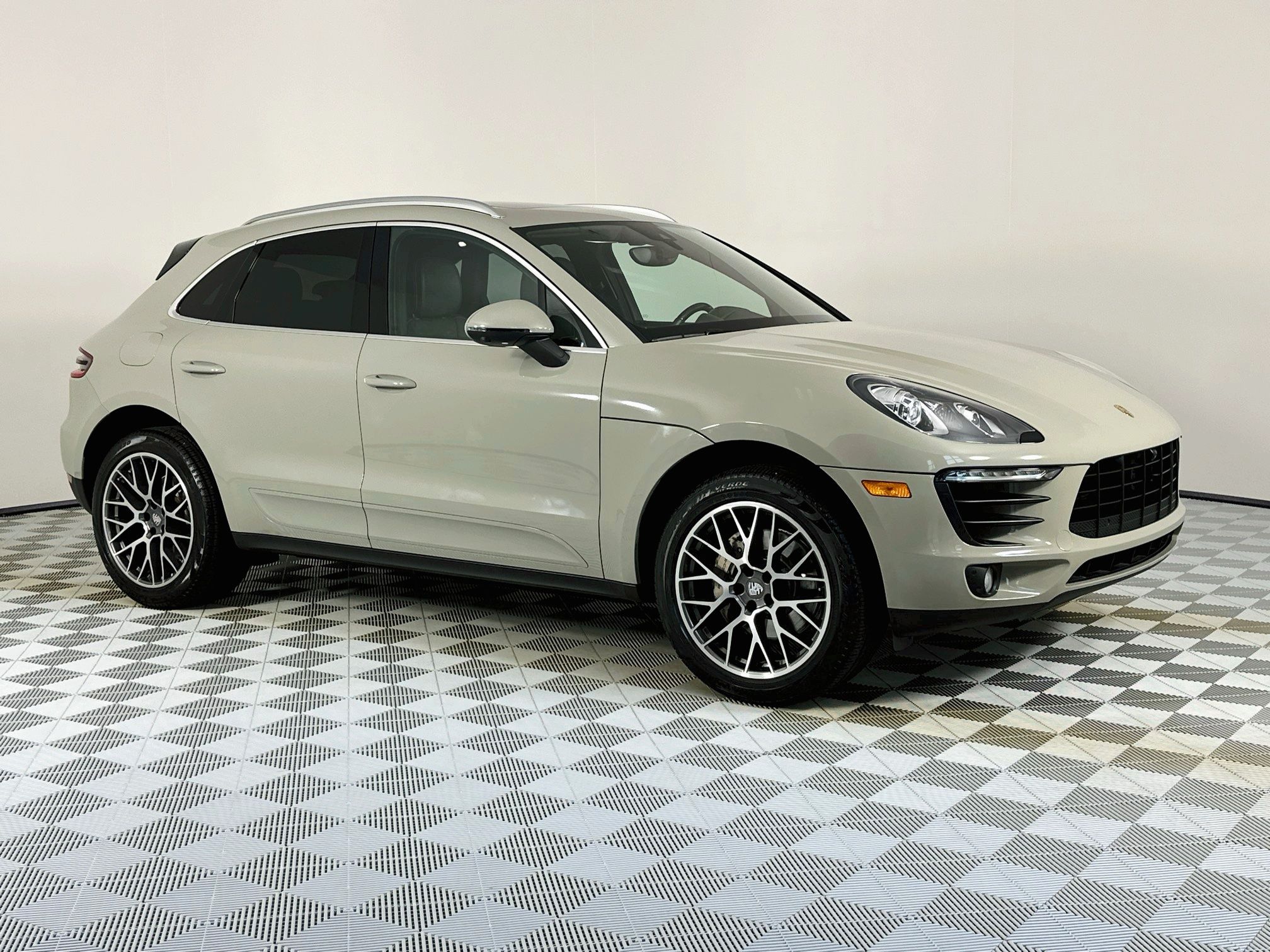 used 2018 Porsche Macan car