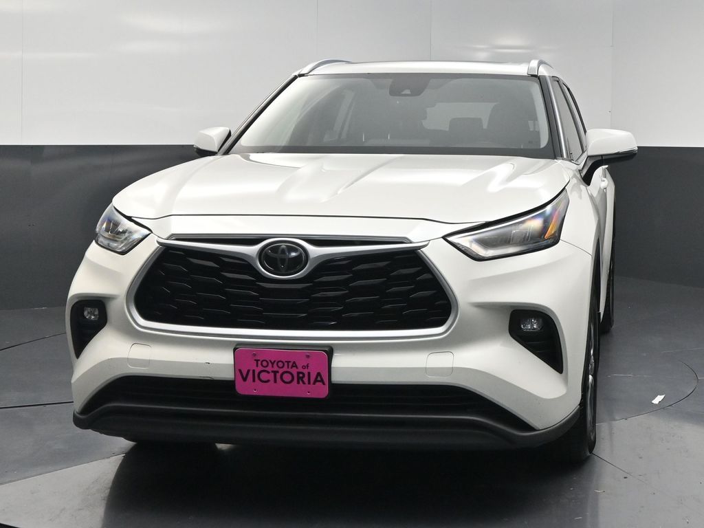 2020 Toyota Highlander XLE White at Emmons Autoplex
