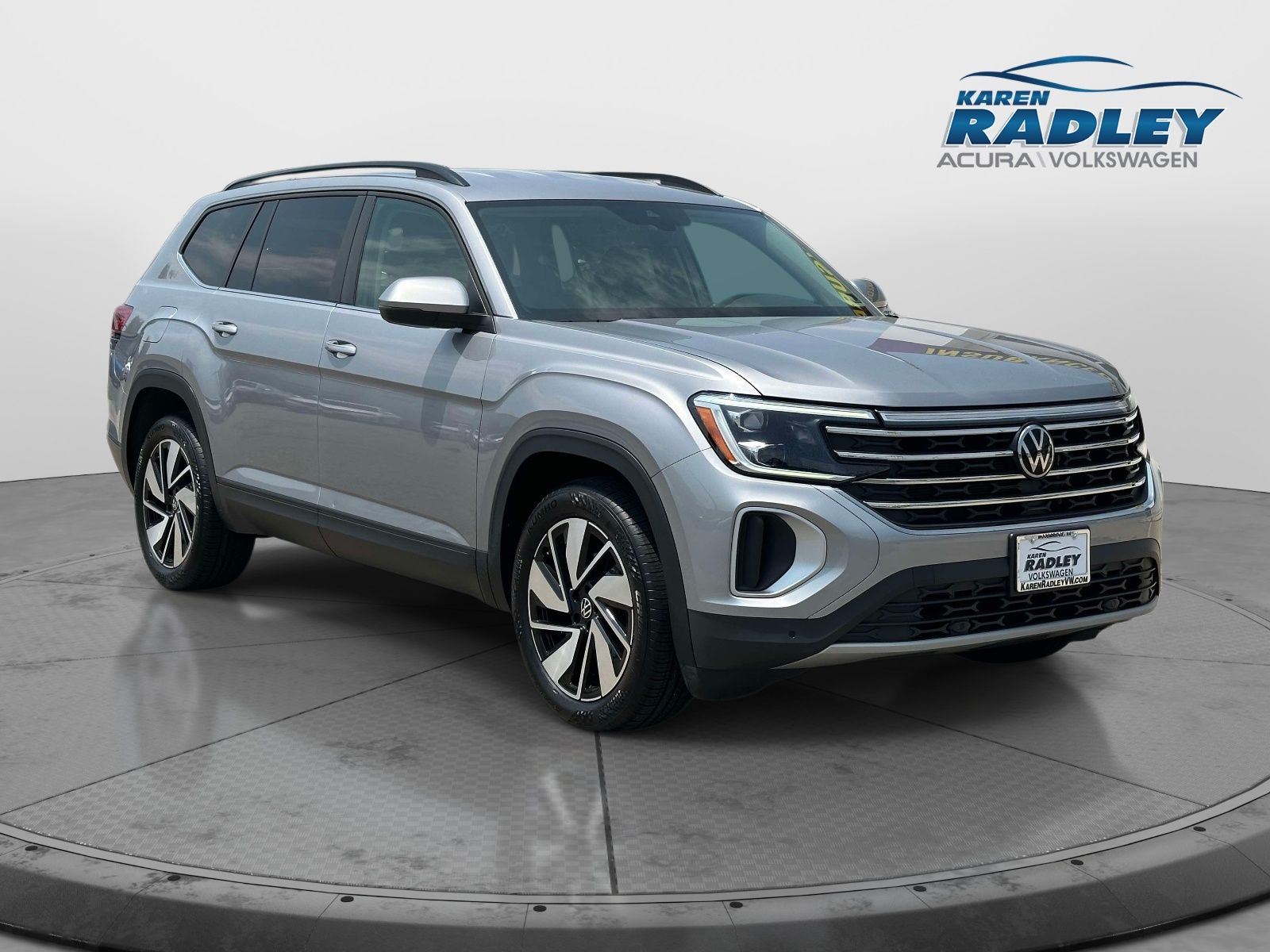 Silver Mist Metallic 2024 Volkswagen Atlas SUV / Crossover All-Wheel Drive 8-Speed Automatic