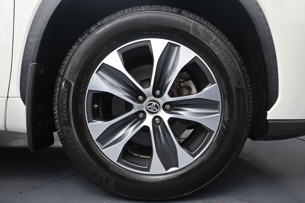 2020 Toyota Highlander XLE White at Emmons Autoplex